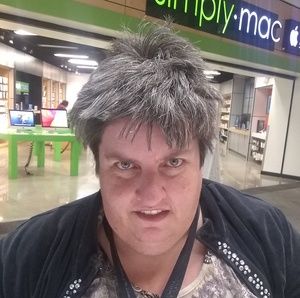 Meet your Posher, Angela